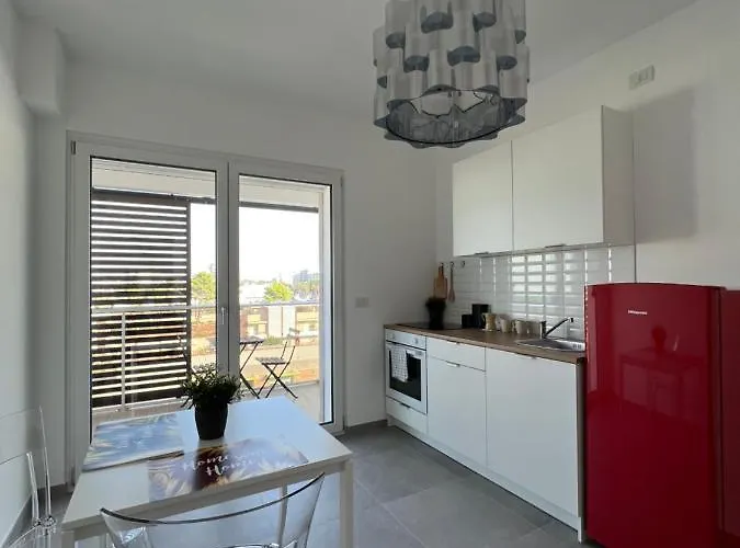 The #4 Howme * Μπάρι